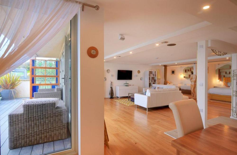 Largigi Offering Two Amazing Panoramic Sea Front Apartments Lyme Regis Ngoại thất bức ảnh