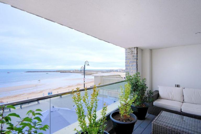 Largigi Offering Two Amazing Panoramic Sea Front Apartments Lyme Regis Ngoại thất bức ảnh
